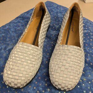 Comfortview Bethany flats Size 8WW Silver